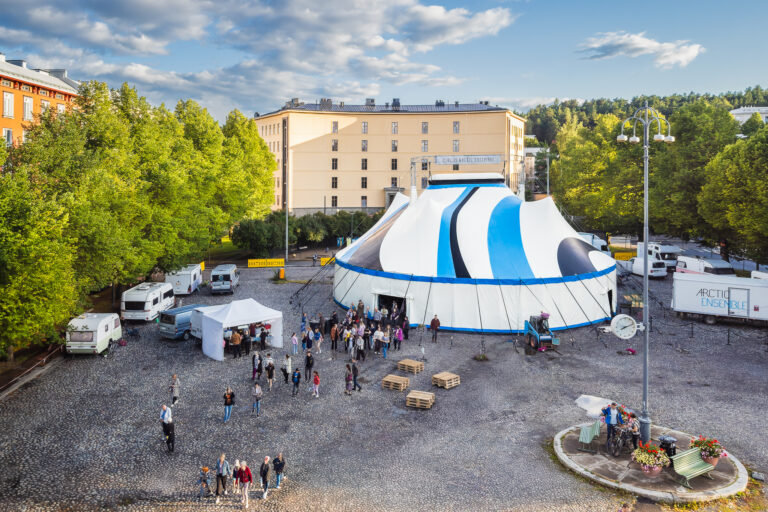 Sirkusteltta Pyynikintorilla.