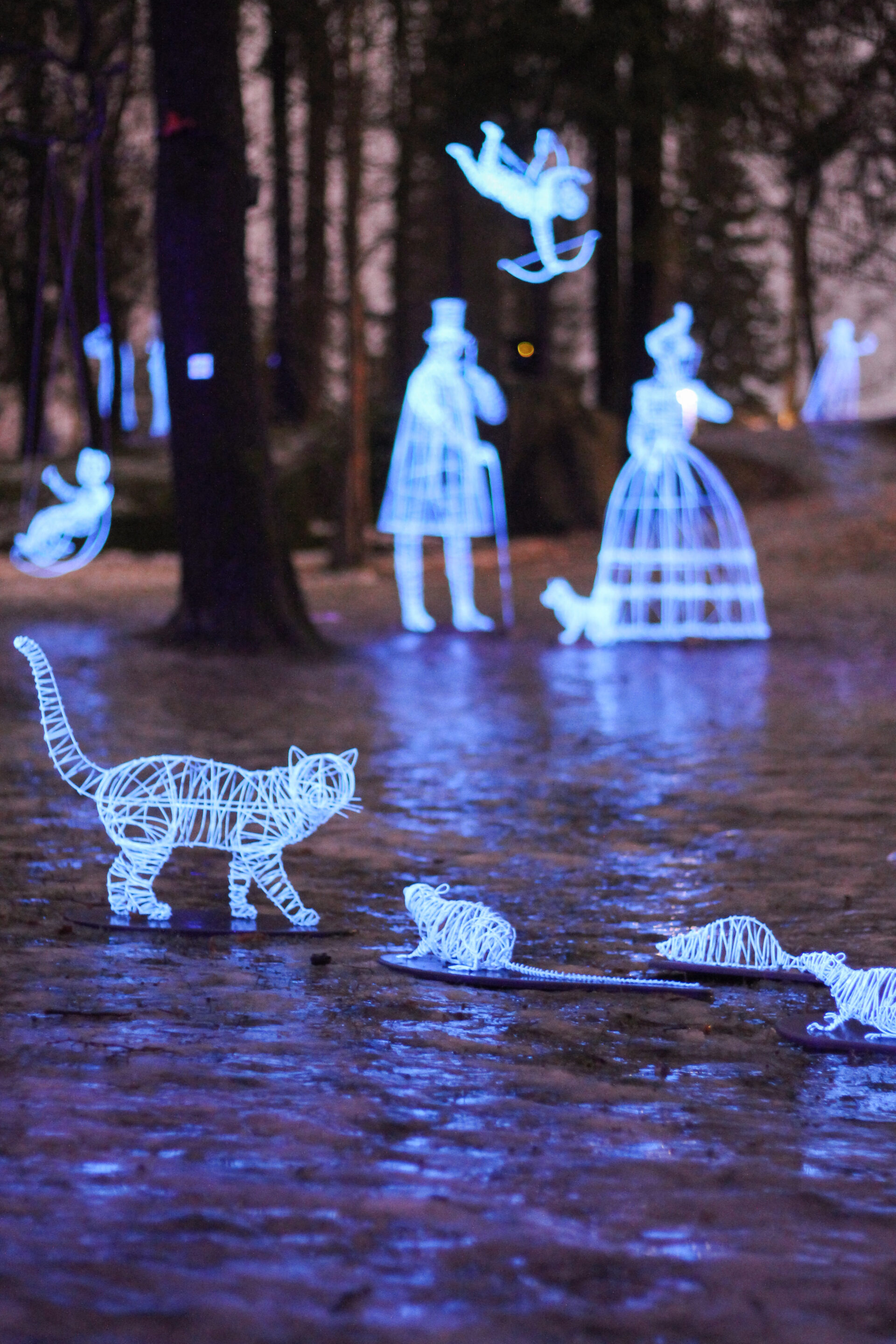 Valohahmoja Näsinpuistossa.