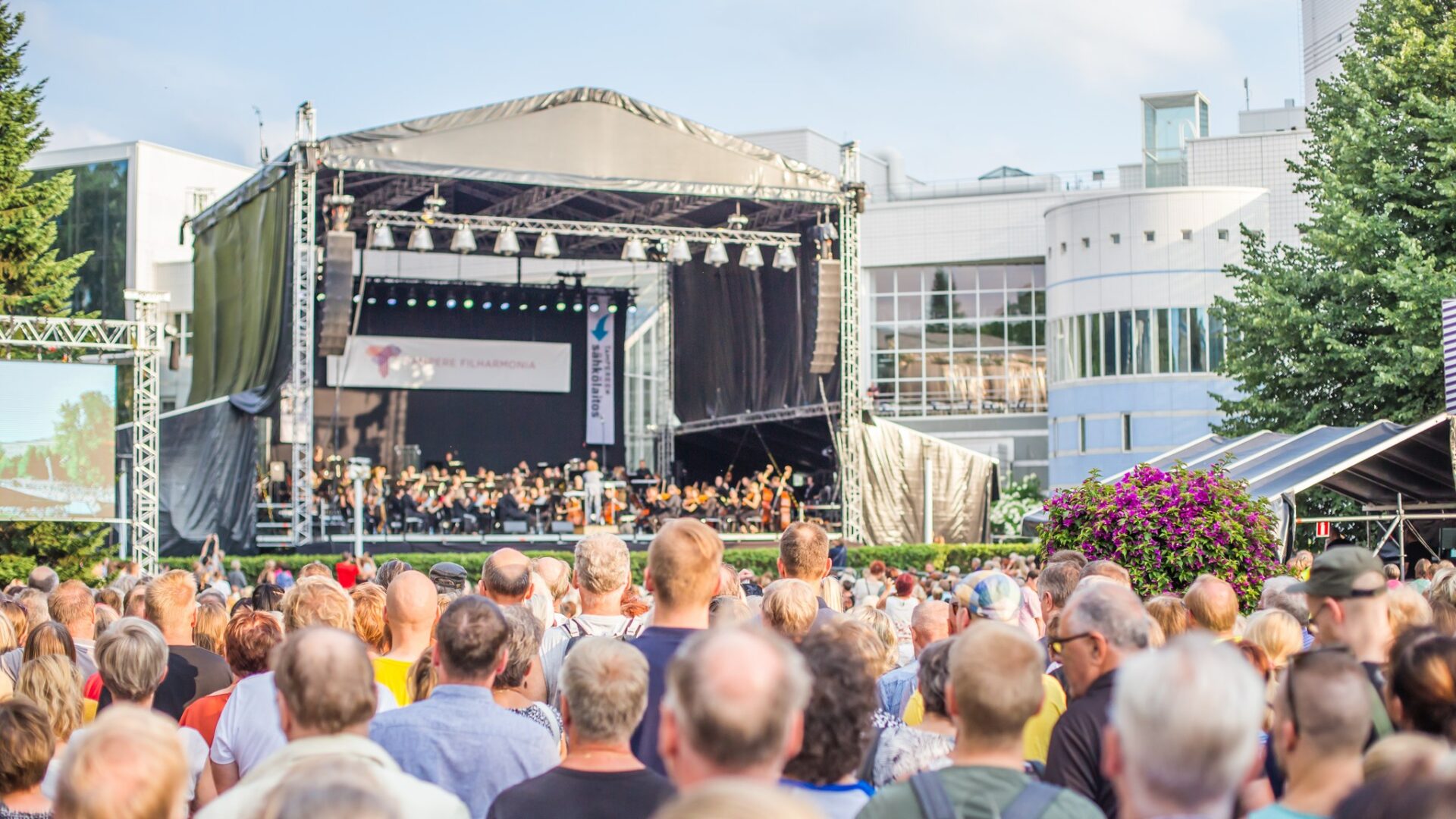 Concert audience and event stage in Sorsapuisto.